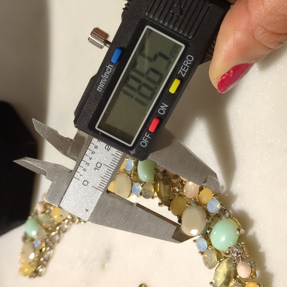 LOFT Crystal Stones Statement necklace.‎ - Picture 8 of 9
